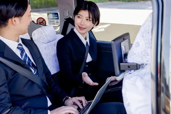 転職後もコミュニティで情報交換。
								だから継続的に稼ぐ人が多い。